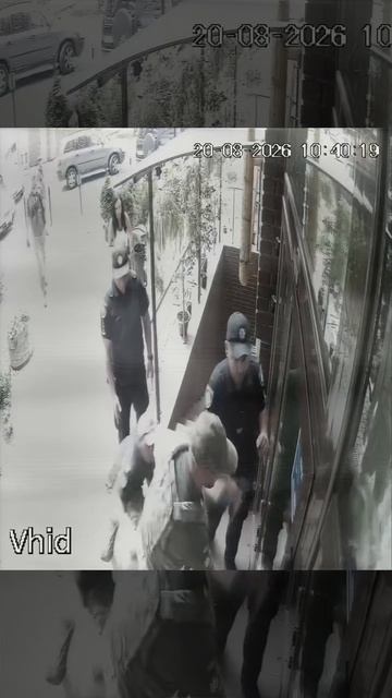 ОПГ ТЦК и Police ломают двери в частном доме