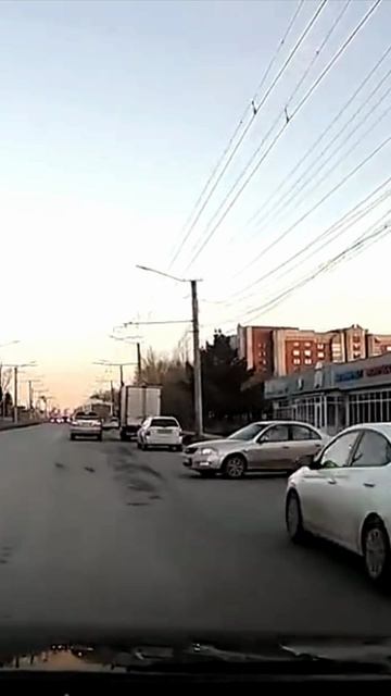 Резкий подрез справа в Омске