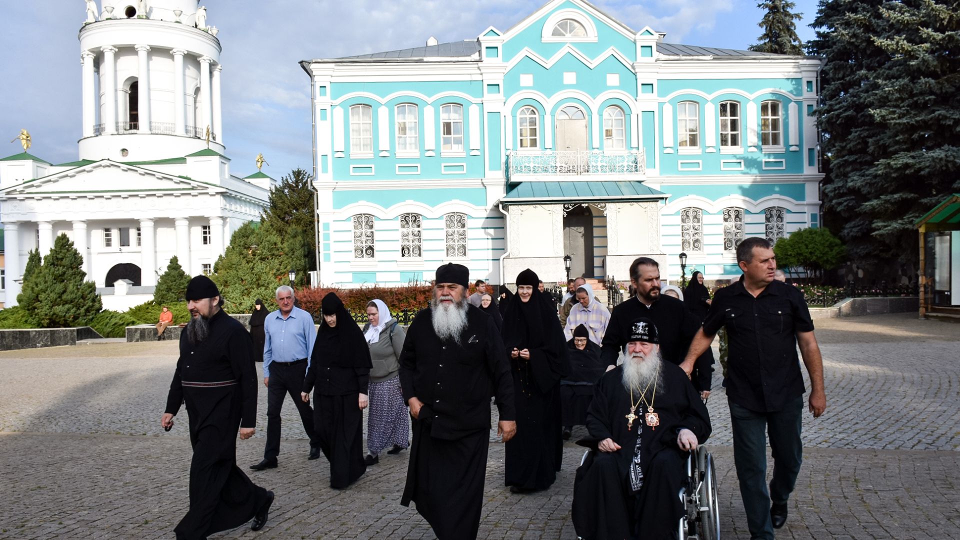 Дай же ты всем понемногу и не забудь про меня ...
