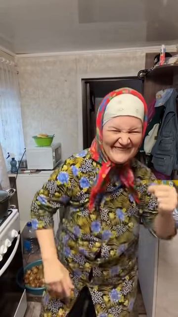 Бабушки тоже жгут..