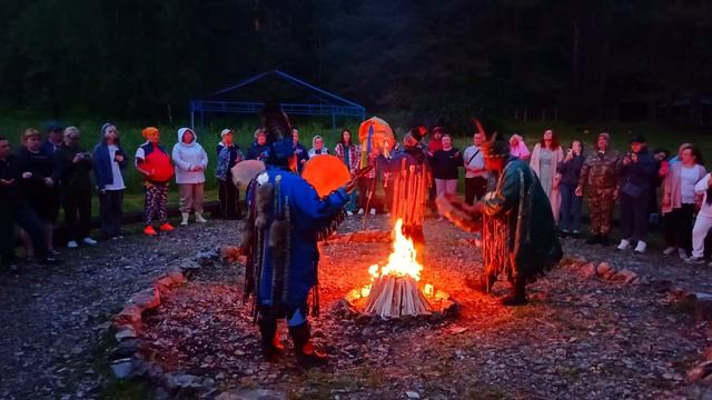 Обряд очищения тувинских шаманов в экопарке 