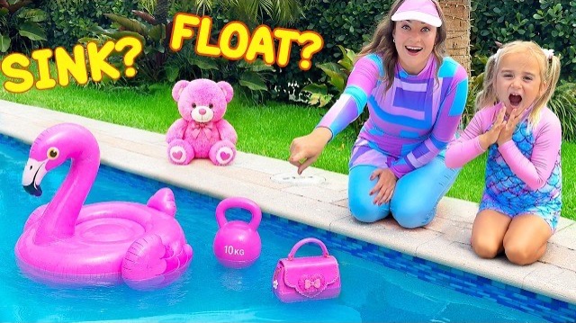 Розовый ДОМИК утонул?!  Проверяем игрушки!