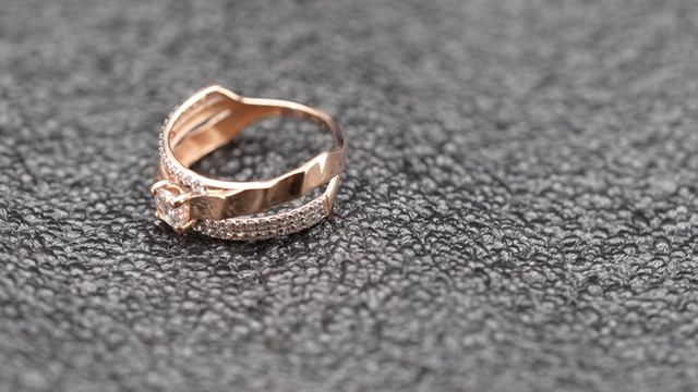 Кольцо золотое  (2,48 г, Золото, 585, вставка 0,25 г) код 225758