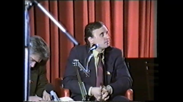 Геннадий Бурбулис в Екатеринбурге встреча перед слушателями  1989 год
