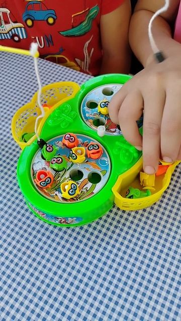 купили с братом игрушку и теперь каждый день играем