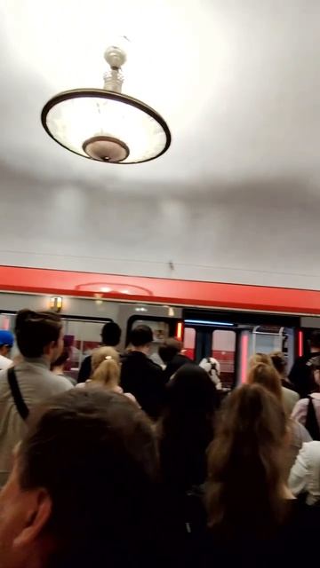 в метро