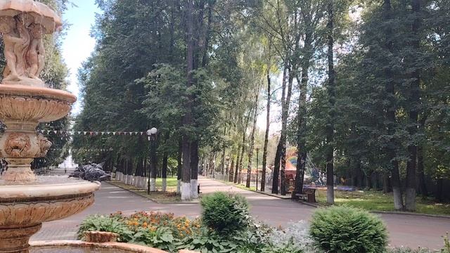 Утренние процедуры в городском парке отдыха и культуры!