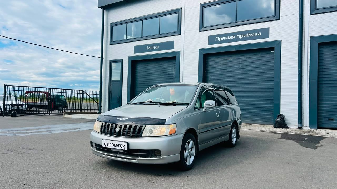 Nissan Bassara 2002 год