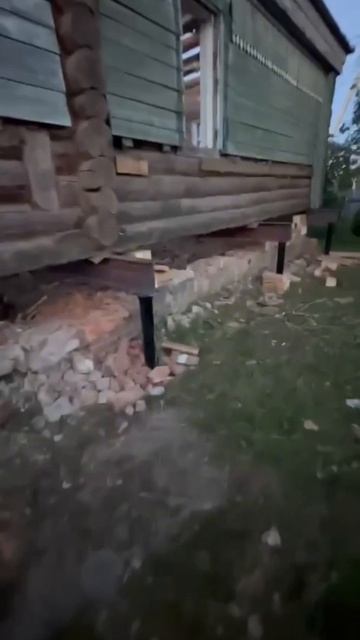 Поднимаем дом и меняем фундамент на винтовые сваи