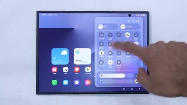 Samsung Galaxy Z TriFold - Unboxing  Hands-On