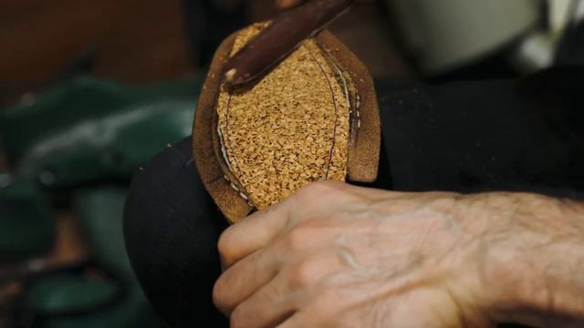 Изготовление пары мужских туфель