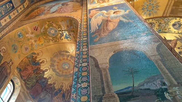 Спас на Крови официальное название - собор Воскресения Христова