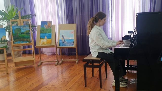 Сергиенко Диана Дмитриевна.
Е. Крылатов. Прекрасное далёко из телефильма Гостья из будущего.