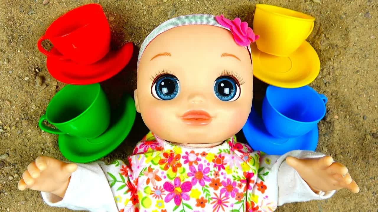 Funny Babies learn colors with tea set