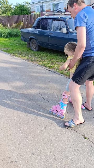 pov: Мия летит на роликах