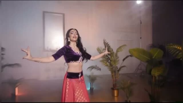 Rosie Agarwal -Индийские танцы на праздник