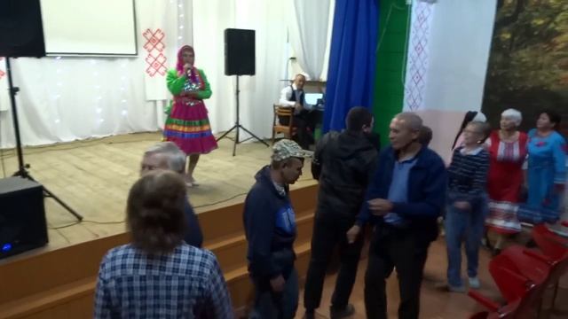 Марийский танец. Радуют Магашлы-Алмантаевские. Сельский клуб. Видео Василия Хайбуллина