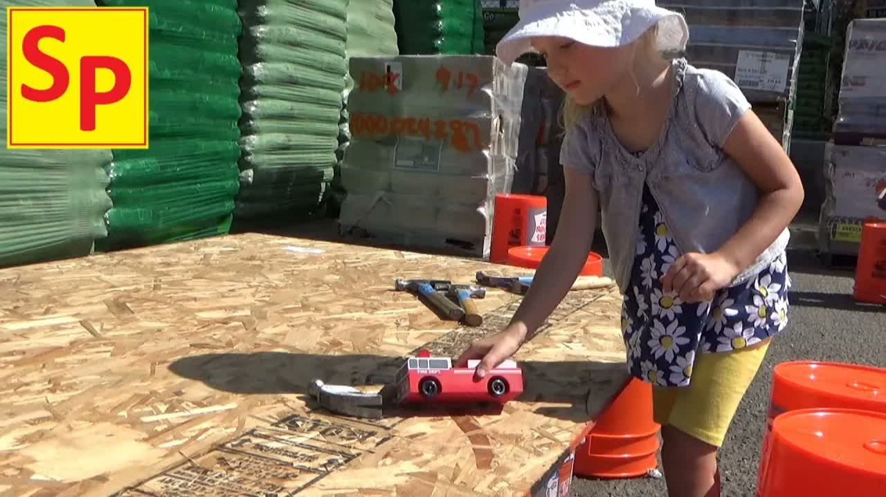 Делаем игрушку пожарную Полинину из дерева в  Home Depot Polina came to the store Home Depo