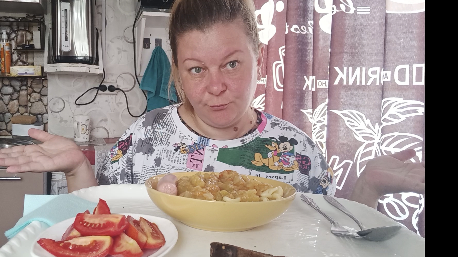 мукбанг лапша с овощным рагу помидоры