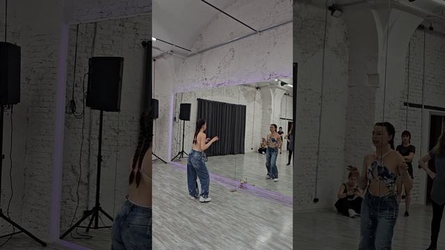 Традиционная бачата соло. Занятие 9. Катя.