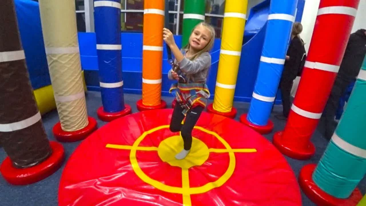 ВЛОГ на Скалодроме Ярослава - Альпинист взяла МАКСИМАЛЬНУЮ высоту! Indoor Playground