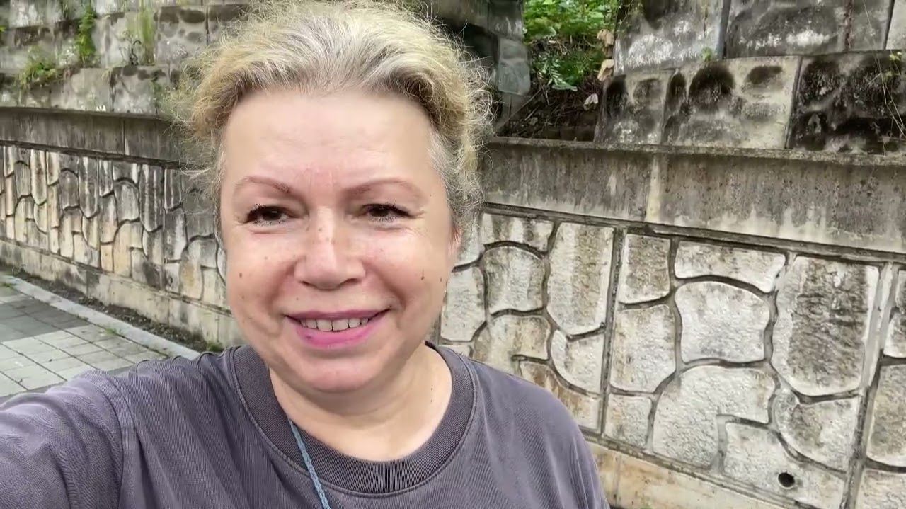 КАК ВЫЖИВАЕТ РУССКОЯЗЫЧНАЯ ТЁЩА В ЮЖНОЙ КОРЕЕ:Наша ВолнушечкаНеправильная бабушкаЖдем улучшение