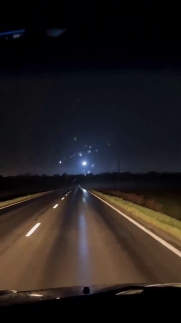 Светящийся Шар в Небе