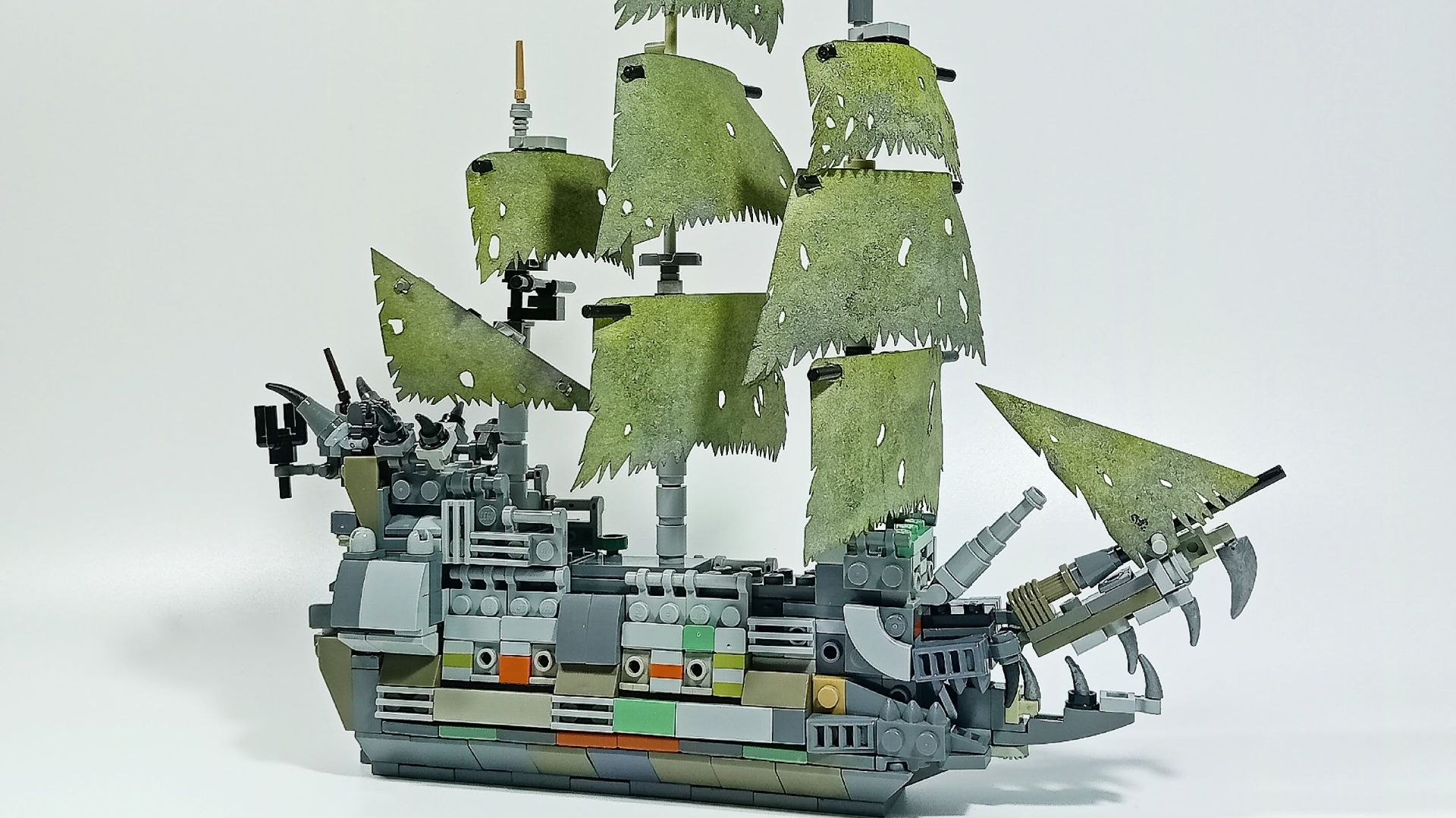 Летучий Голландец: lego миниатюрная модель корабля из Пиратов Карибского моря lego самоделка