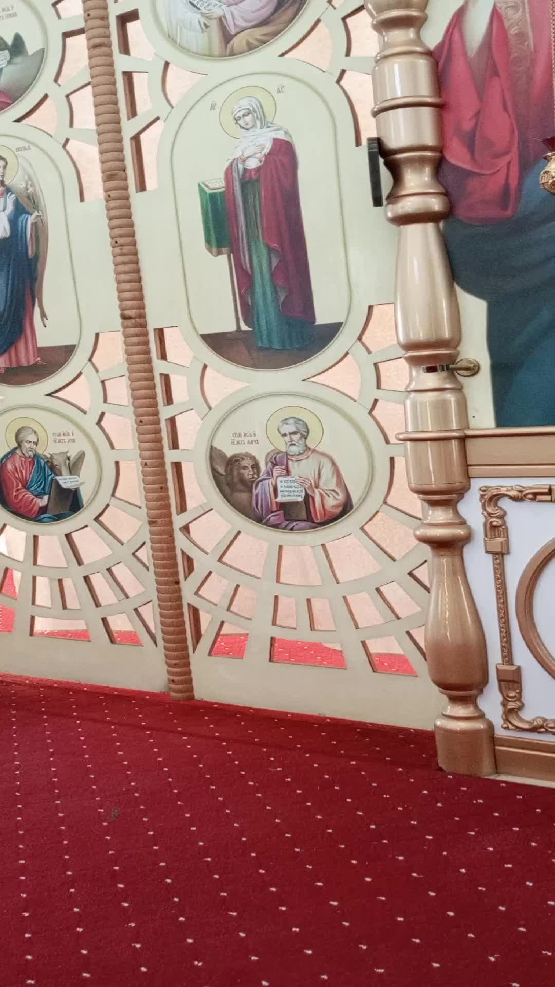 Божественная служба в храме Святой Троицы