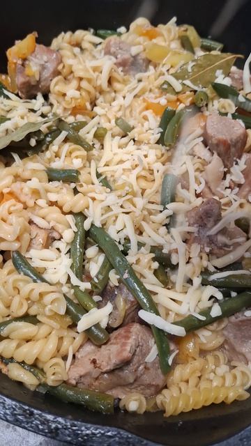 Паста с мясом и стручковой фасолью