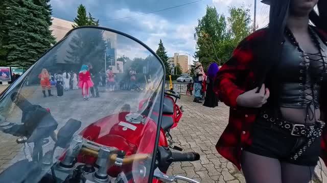 Косплей  мото  ???