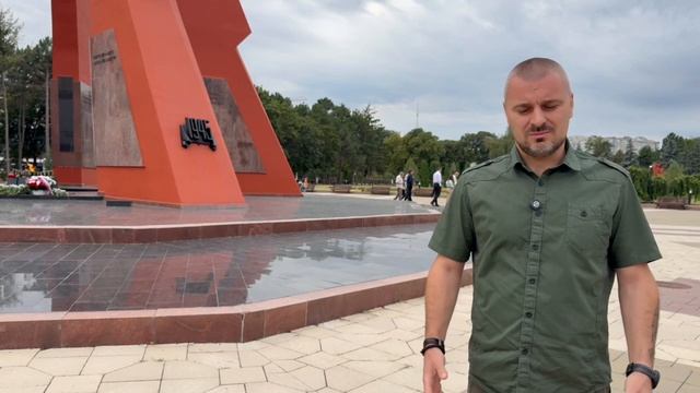 Тренировку назначили именно в тот момент когда сотни людей на мемориале пришли почтить подвиг геро