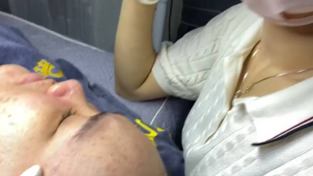 Выдавливание прыщей. слабонервным не смотреть