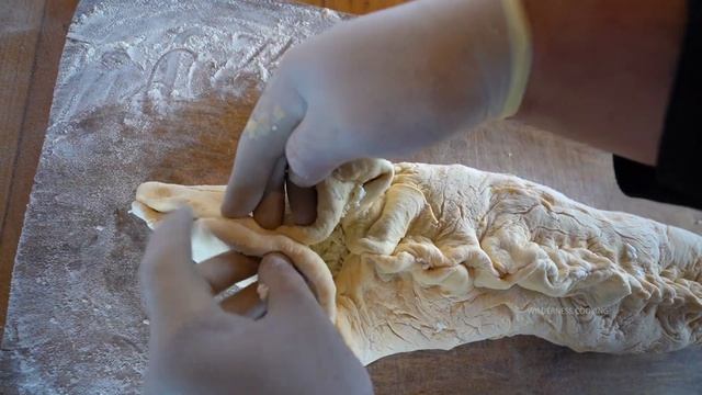 Хачапури грузинский сырный хлеб с сыром и яйцом