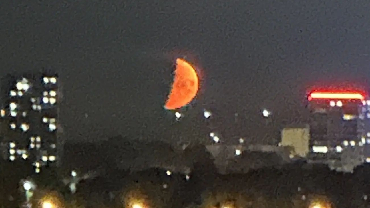 Месяц красивый над городом  Moon луна Nature природа эзотерика