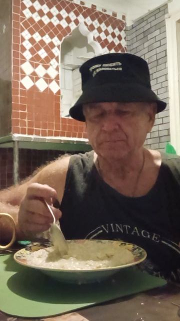 На ужин чай и каша. Приятного всем аппетита.