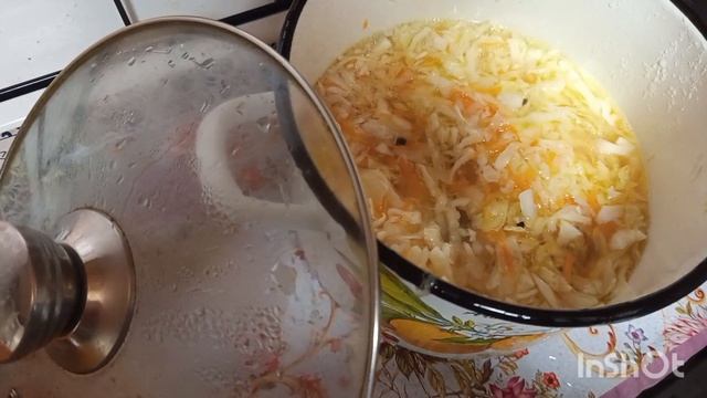 Погода не даёт работать на огороде.Таская цветы в  дом.