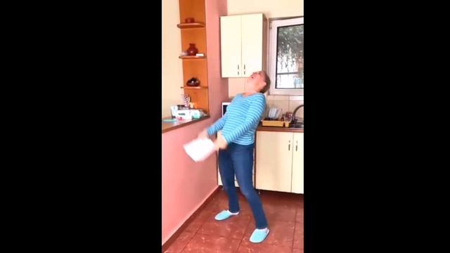 попробуй не засмеяться челлендж 1