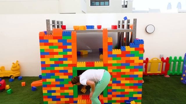 Влад и Ники готовят и играют с мамой - Смешные истории для детей