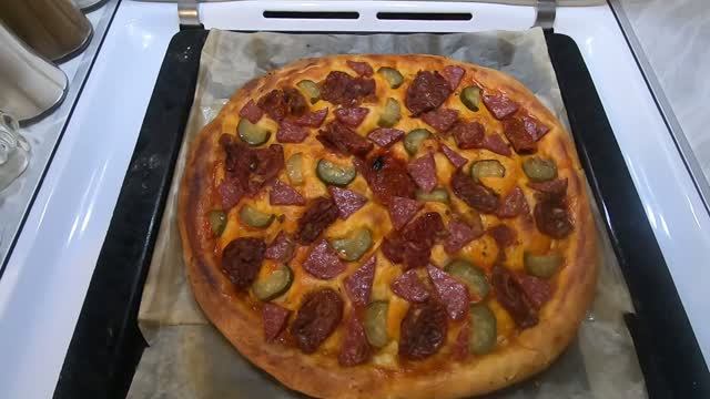 ПИЦА  С КОЛБАСКОЙ  И ОВОЩАМИ