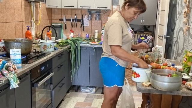 Каждый занят своим делом