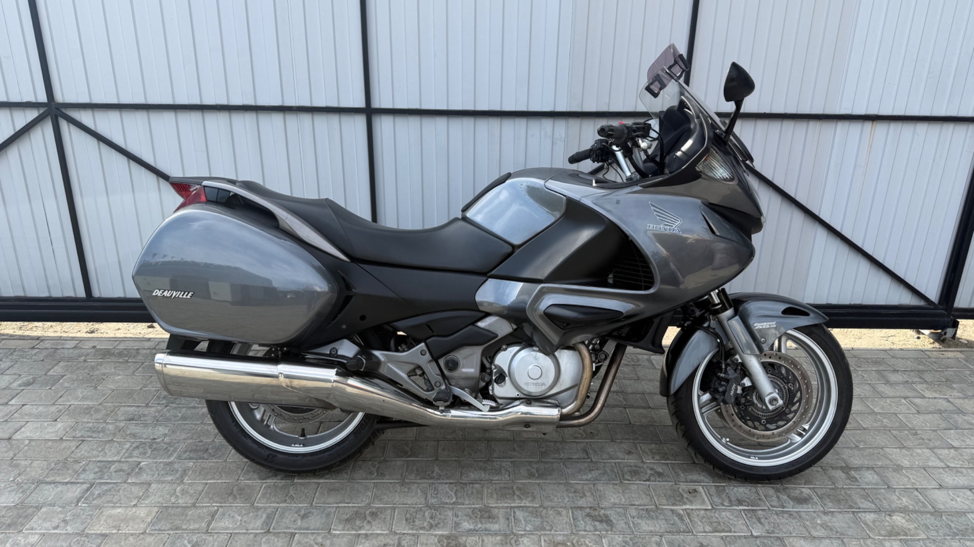 Обзор мотоцикла Honda Nt700v, 2006 год.