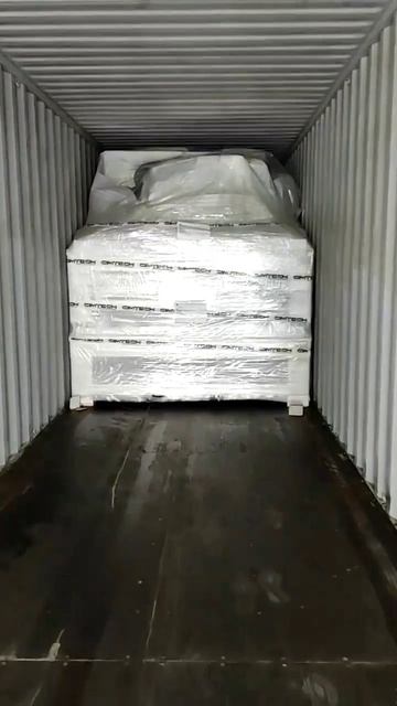 В трёх контейнерах приехали: