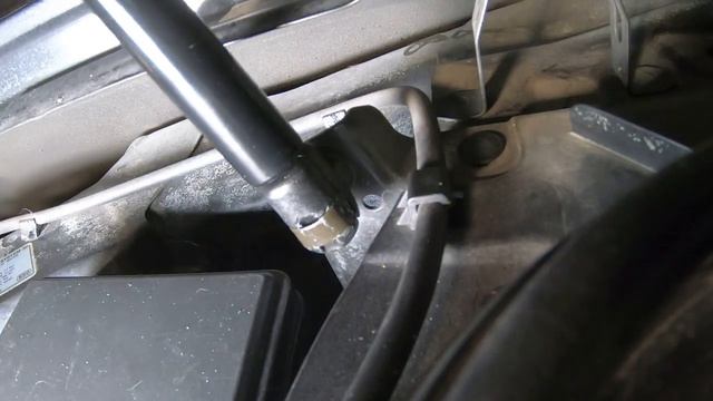 Quick Tips 09 - How To Change Your Hood Struts