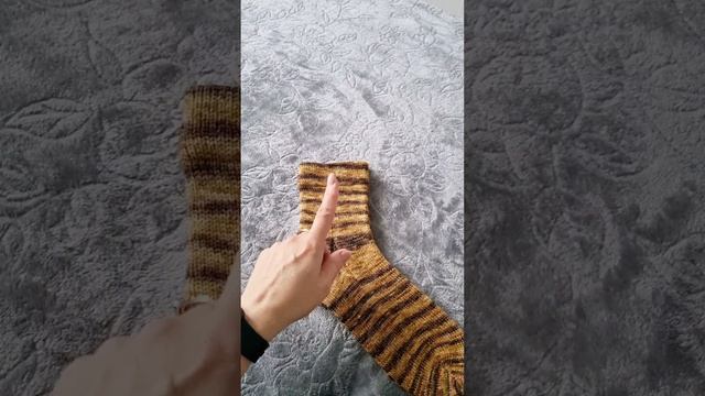 Две готовые работы и два образца. Вчера был насыщенный вязальный день