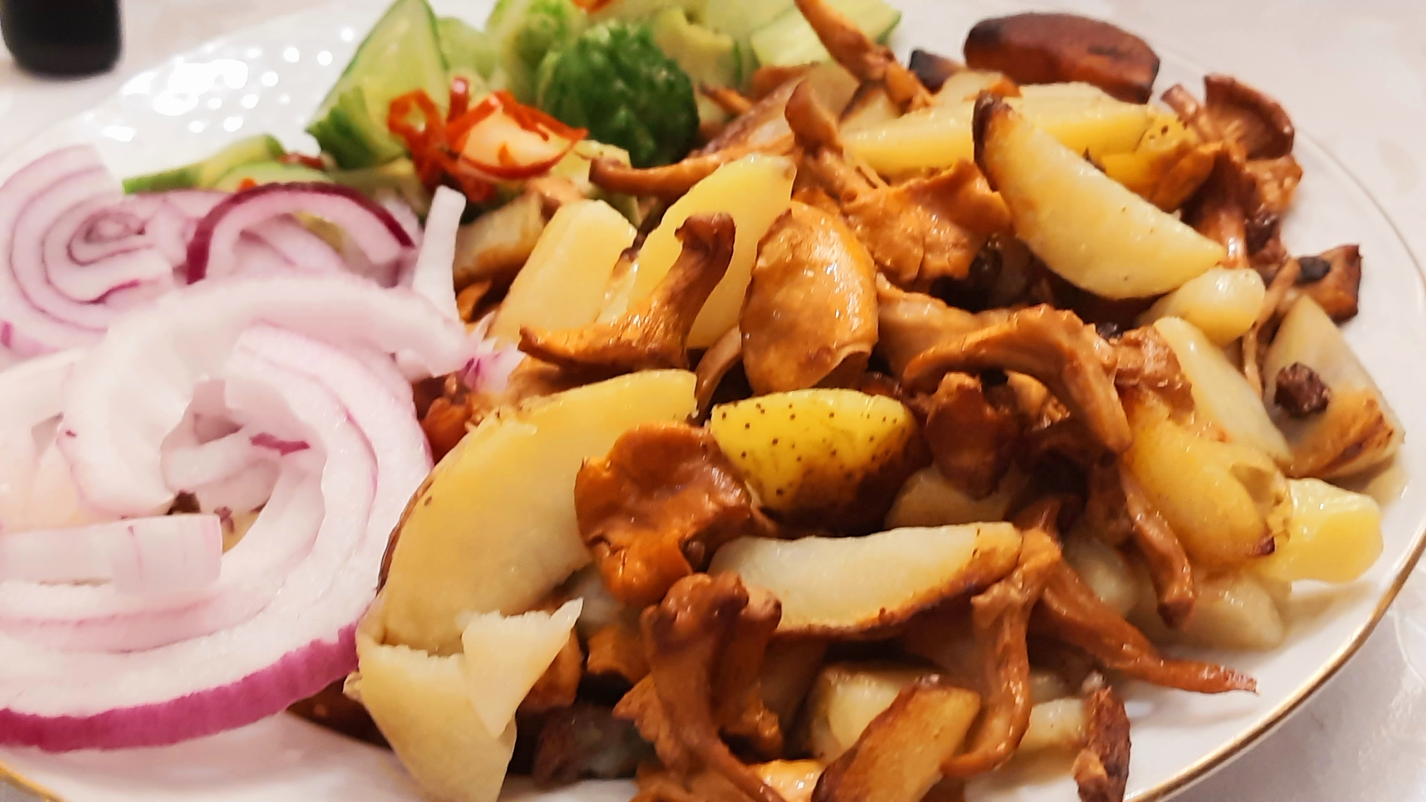 Жареный КАРТОФЕЛЬ с ЛИСИЧКАМИ