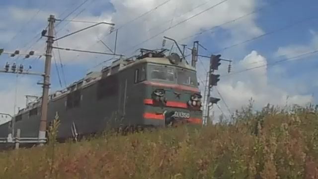 ВЛ80с-1350 с грузовым поездом, июнь 2017 года