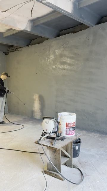🎨 Покраска стен Elastomeric 400 в заброшенном гараже