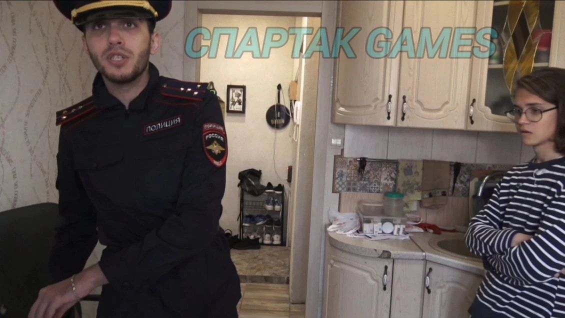ПОЛИЦИЙСКИЙ ПЫТАЕТСЯ ДОГОВОРИТЬСЯ С ЛЁШЕЙ