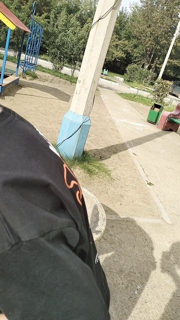 Дима отличает русскую колу от оригинальной кока колы.